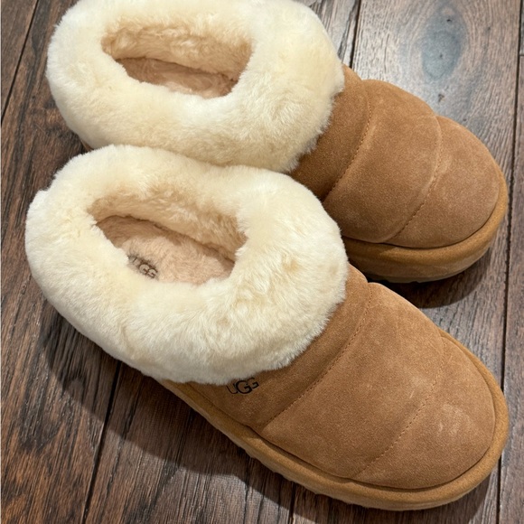 UGG Women's Tan and Cream Slippers - Picture 6 of 10